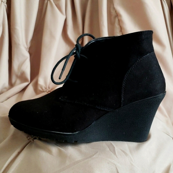 Merona Black Faux Suede Lace-Up Wedge Heel Booties Size 8 - Picture 1 of 6